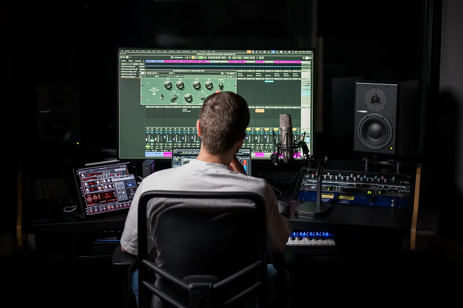 Premium audio editing for vidcast post-production in Athens