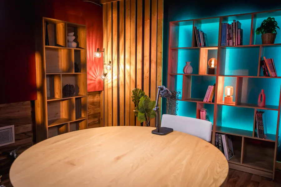 Στήσιμο φωτισμού softbox στο vidcast set